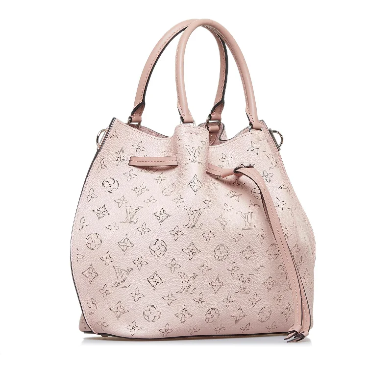 Trendy bucket bags for summerLouis Vuitton Monogram Mahina Girolata (SHG-PTyPPe)