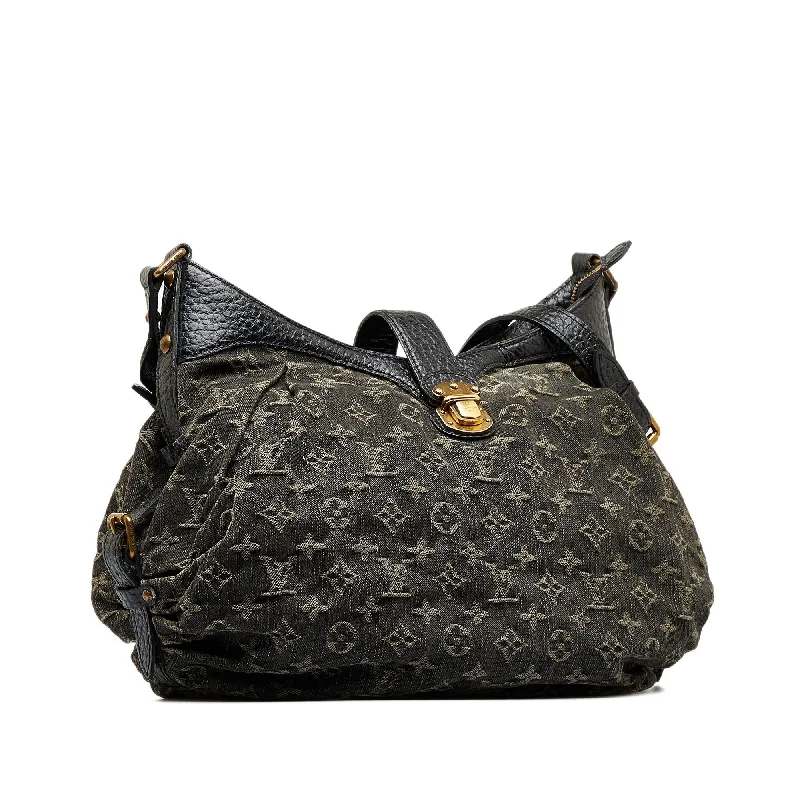 Vintage-inspired handbagsLouis Vuitton Monogram Mahina XS (SHG-XuZRDO)