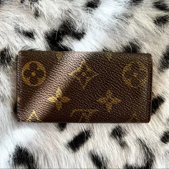 Eco-friendly tote bags for shoppingLOUIS VUITTON monogram key holder