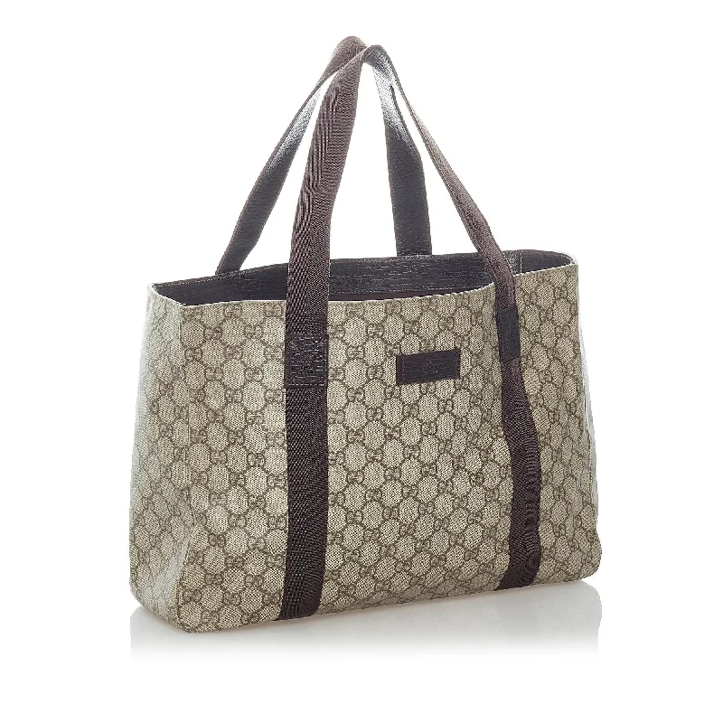 Vintage-inspired handbagsGucci GG Supreme Tote Bag (32015)