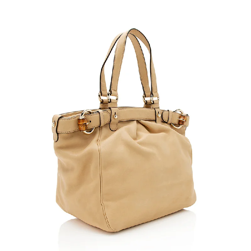 Minimalist leather handbagsGucci Leather Belted Bamboo Tote (SHF-12820)