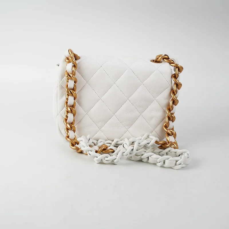 Trendy transparent PVC bagsITEM 6 - Chanel Season Flap White (Microchip)