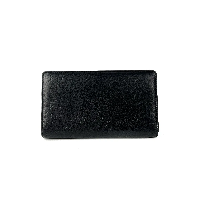 Elegant clutch bags for weddingsChanel Yen Camelia Wallet Black