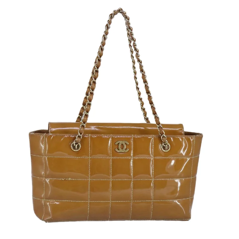 Vintage-inspired handbagsCHANEL Choco Bar Chain Shoulder Bag Patent leather Gold Beige CC  97452