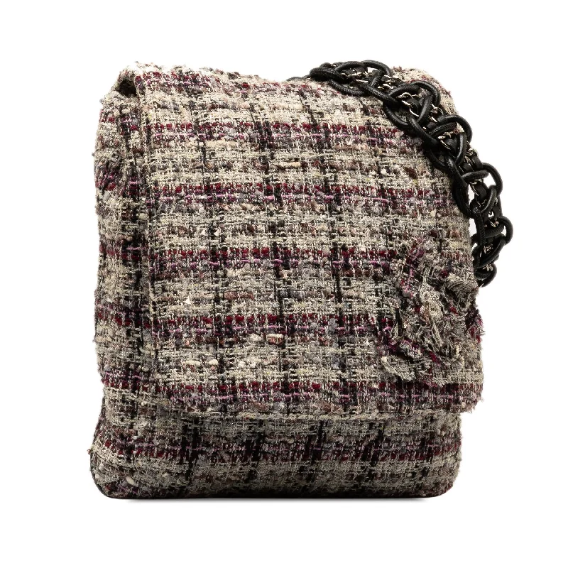 Vintage-inspired handbagsChanel Tweed Camellia Crossbody (U2f14G)