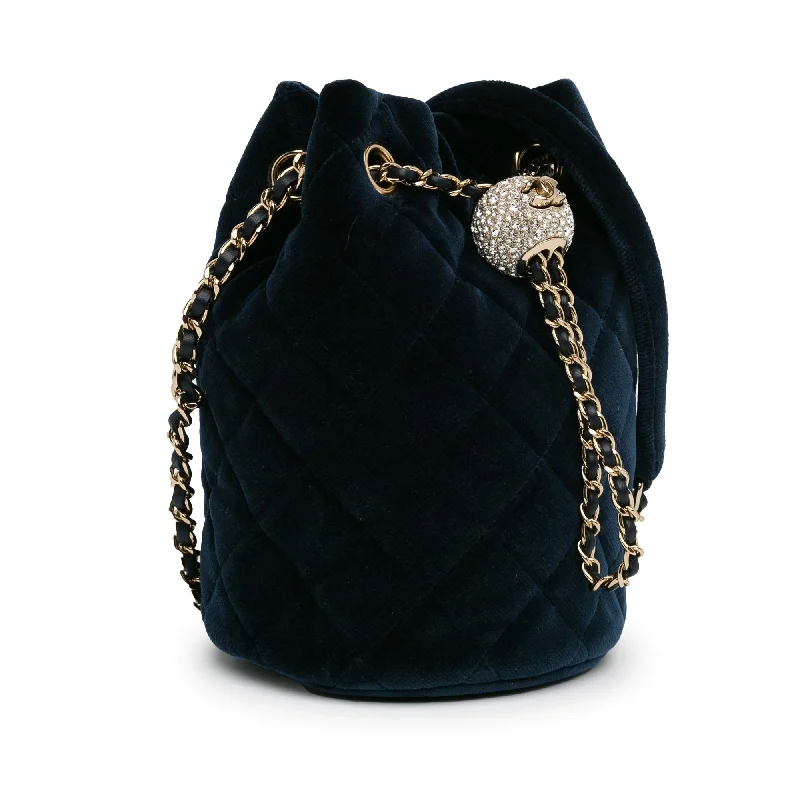 Trendy transparent PVC bagsChanel Velvet Crystal Pearl Crush Bucket Bag (ZkZa1i)