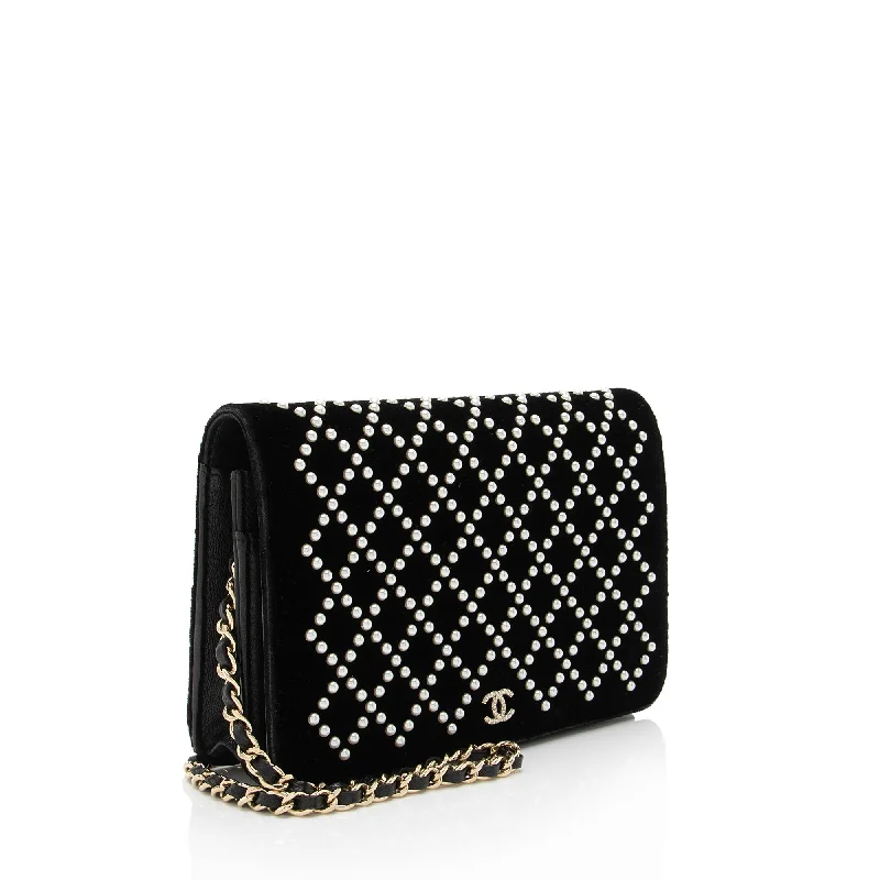 Sustainable fashion bagsChanel Velvet Pearl Embellished Wallet on Chain (aGIZaD)