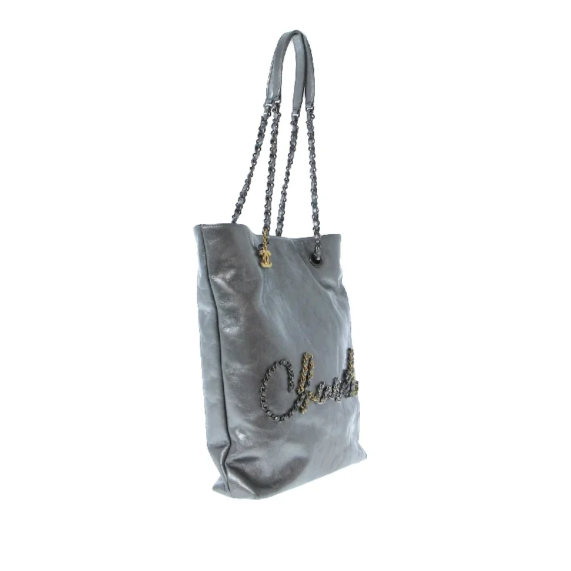 Best bags for weekend getawaysChanel Written In Chain Metallic Tote (iy0JC9)