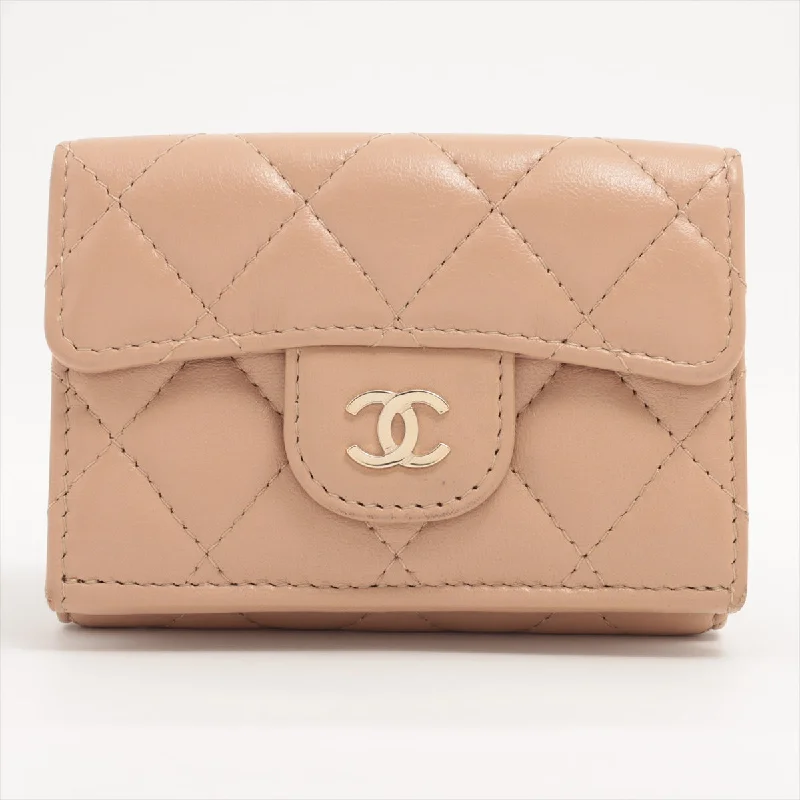 Lightweight duffle bags for gymITEM 20 - Chanel Quilted Compact Wallet Beige